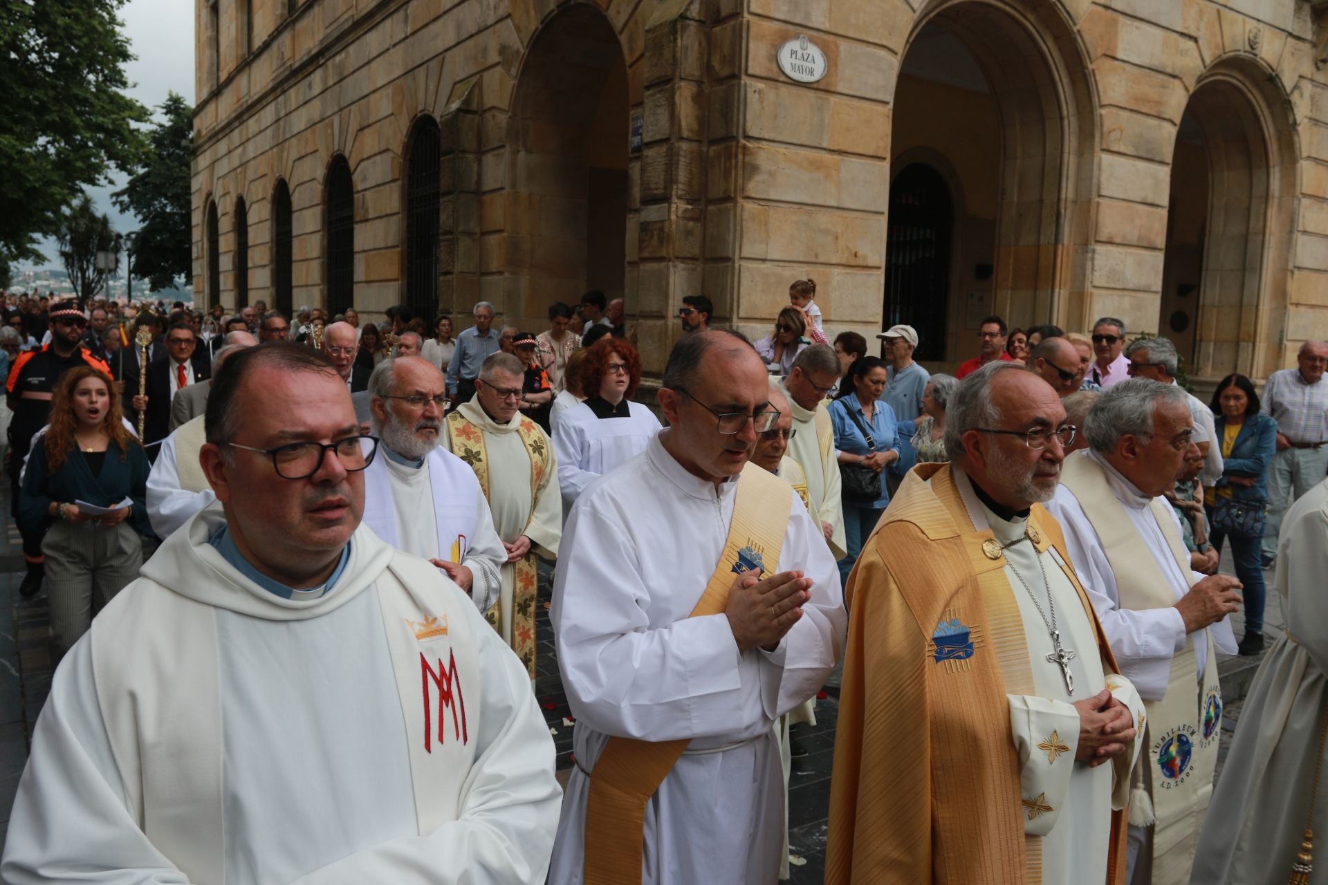 Gijón celebra la tradicional procesión del Corpus Christi