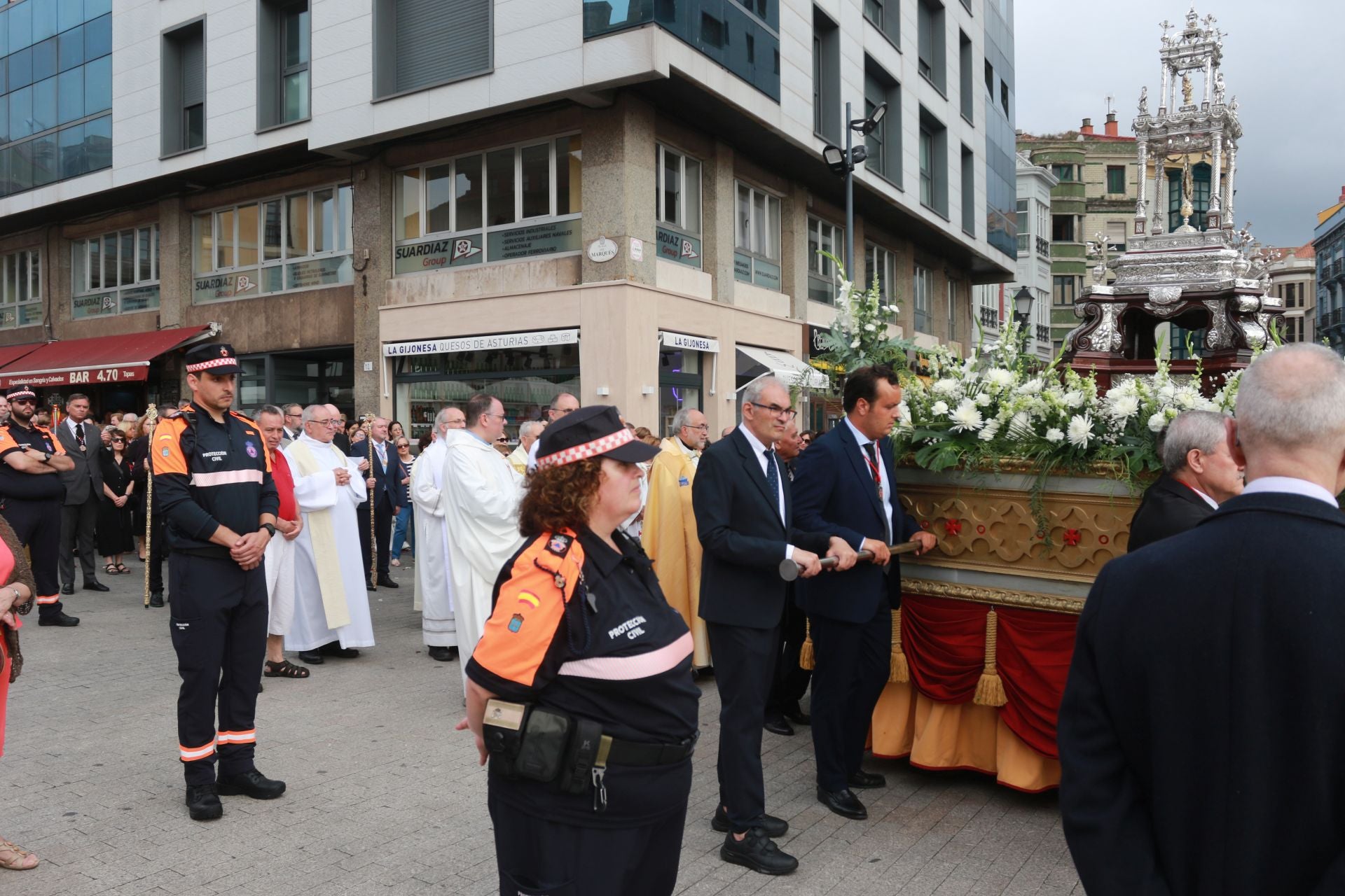 Gijón celebra la tradicional procesión del Corpus Christi