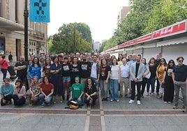 EL COMERCIO reúne a los organizadores, libreros y editorores de la Feria del Libro de Xixón (FeLiX) en el último día del evento.
