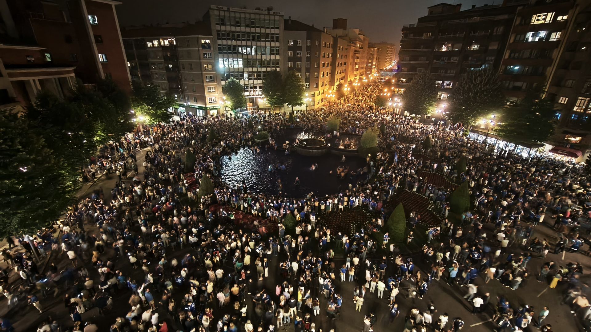 Locura y celebración en Oviedo por volver a Primera