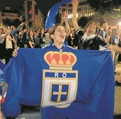 Una joven aficionada, al término del partido, cuando la locura por el ascenso se trasladó a las calles. fotos de juan carlos román