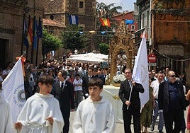 La multitudinaria procesión partió de San Nicolás hacia Santo Tomás.
