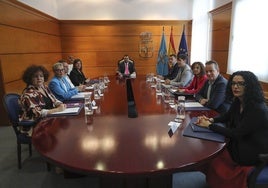 Barbón presidiendo la reunión del Consejo de Gobierno, este lunes.