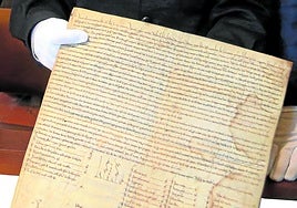 Pergamino del siglo XIII que se conserva en el Archivo Catedralicio, considerado por los estudiosos copia fiel del Acta de la Apertura del Arca de 1075.