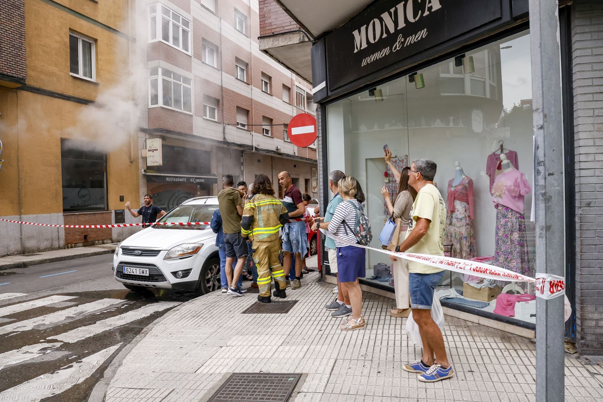 Se reactiva el incendio del restaurante-vinatería El Quinto de Gijón