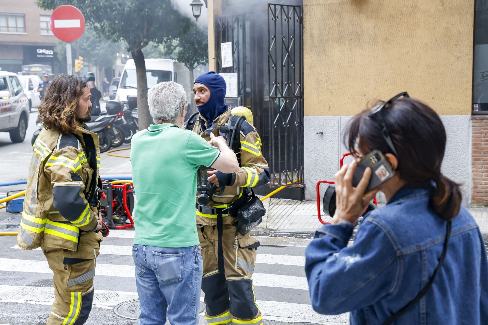 Se reactiva el incendio del restaurante-vinatería El Quinto de Gijón