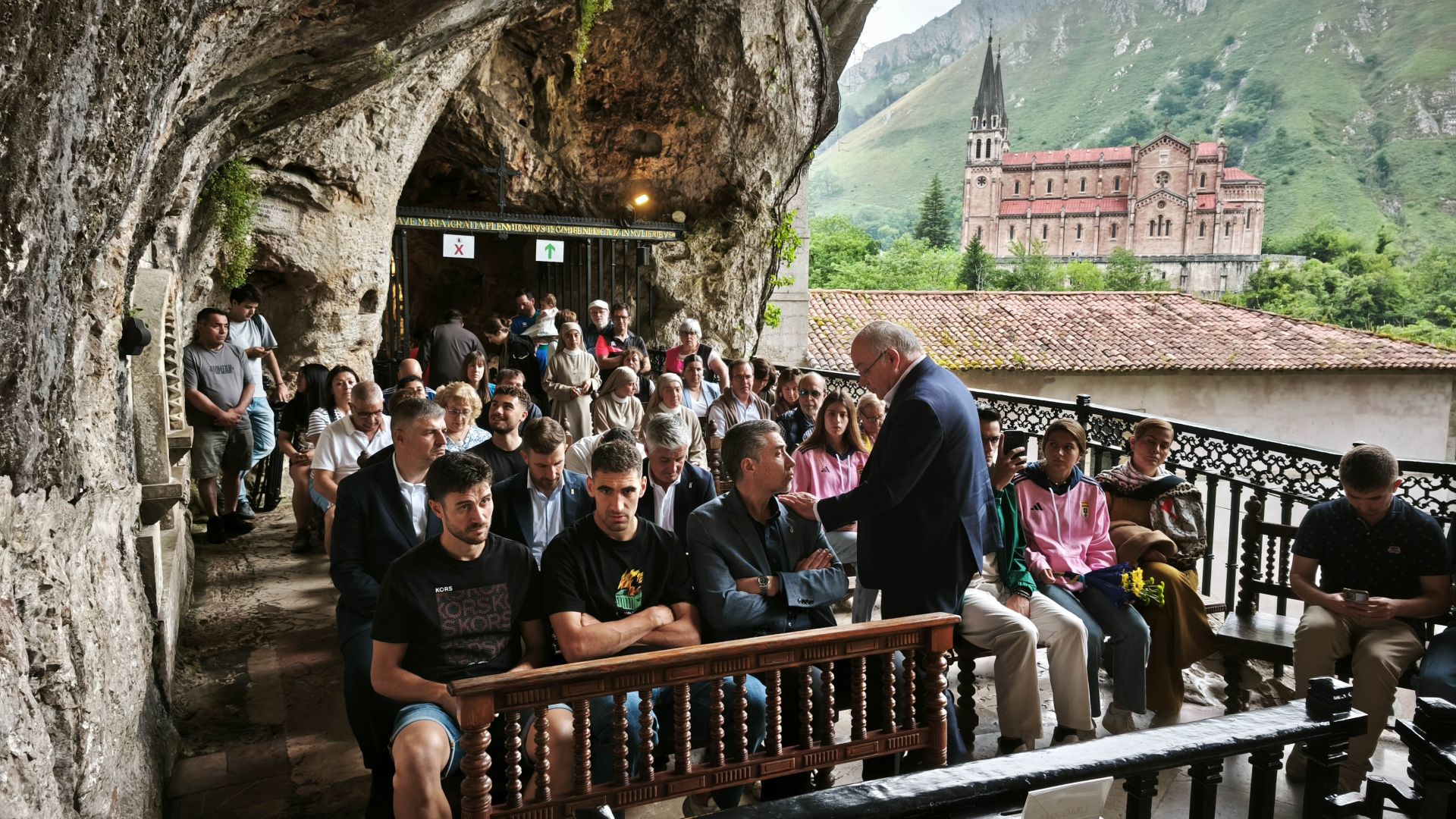 El Real Oviedo visita a la Santina en Covadonga
