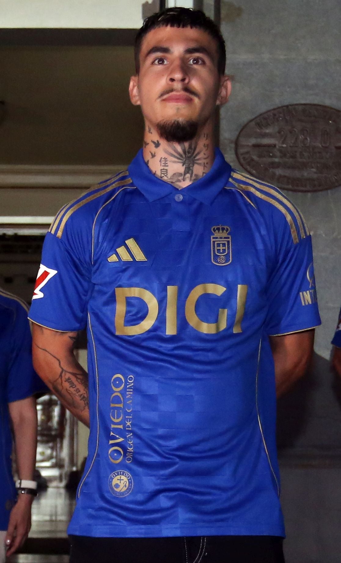 Las imágenes de la presentación de la nueva camiseta del Real Oviedo