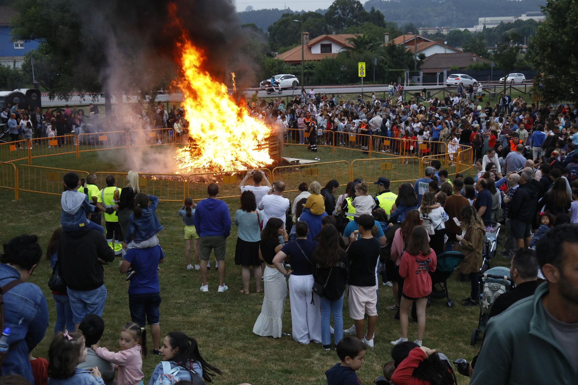 La magia de San Juan se extiende por toda la comarca de Avilés