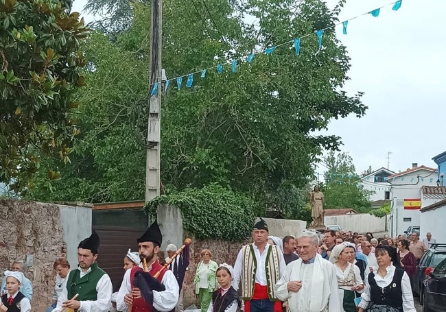 Procesión en la localidad de Amandi.