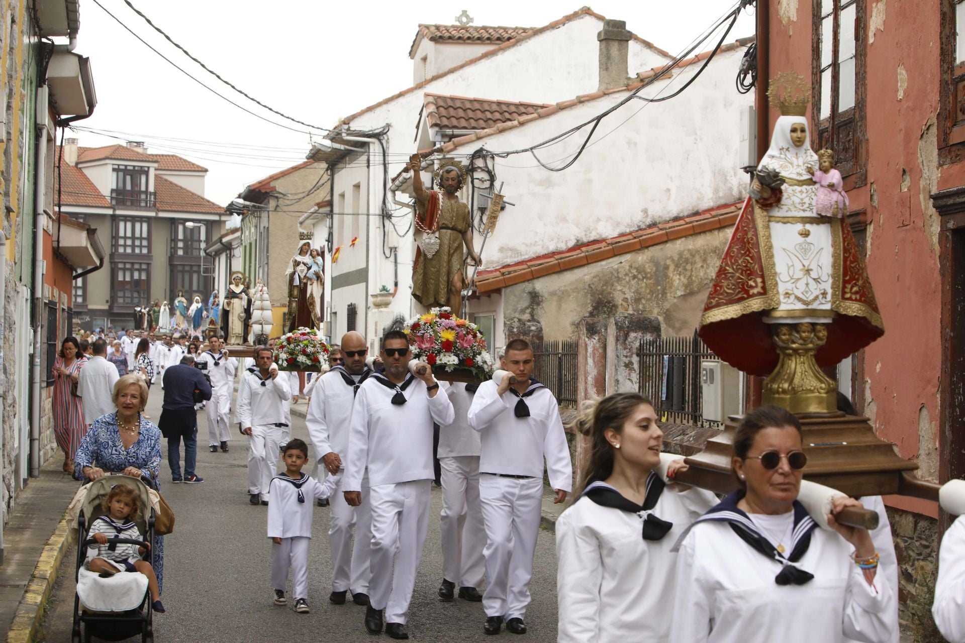 San Juan de la Arena celebra su procesión marinera, declarada de Interés Turístico