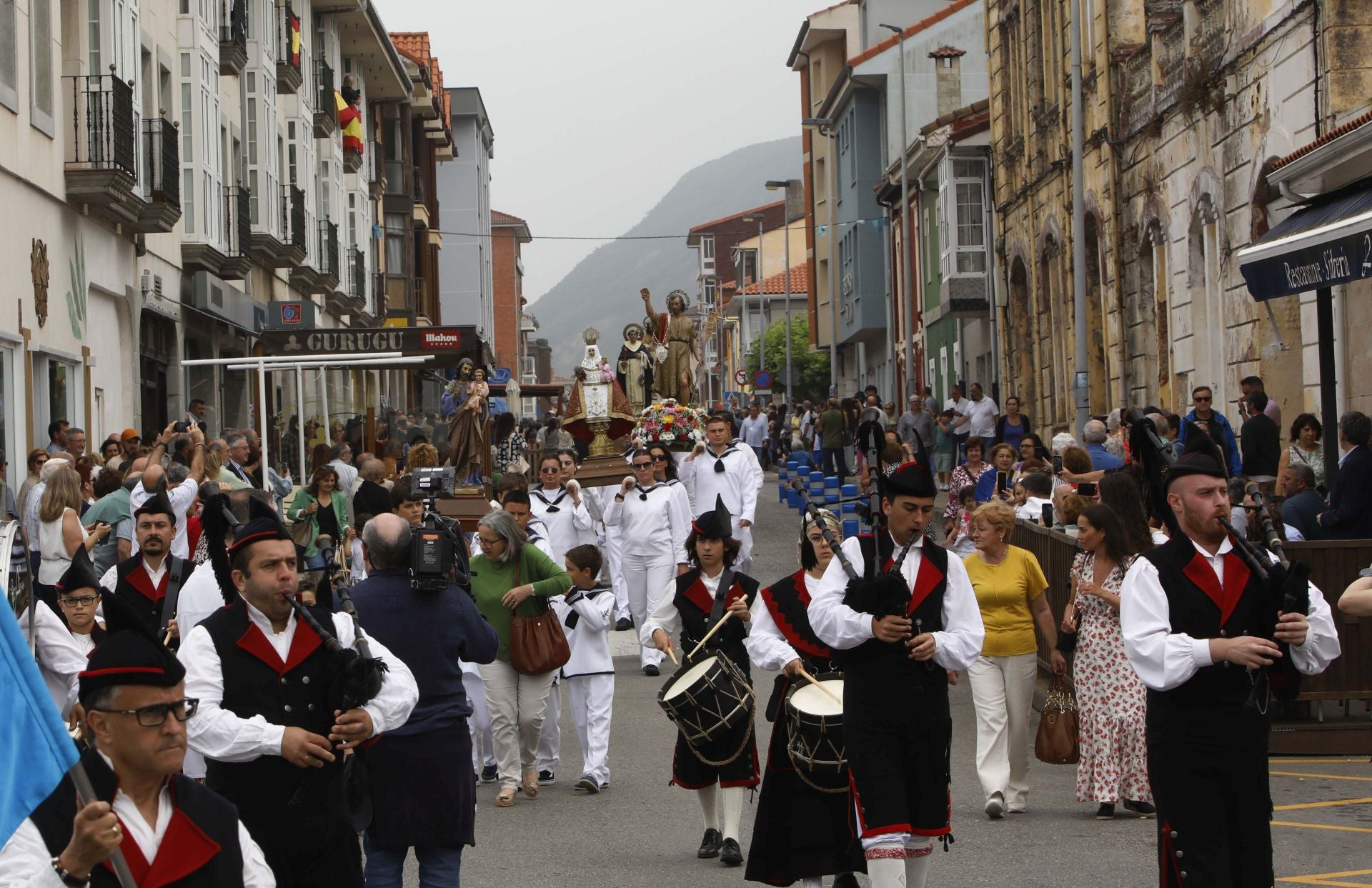San Juan de la Arena celebra su procesión marinera, declarada de Interés Turístico