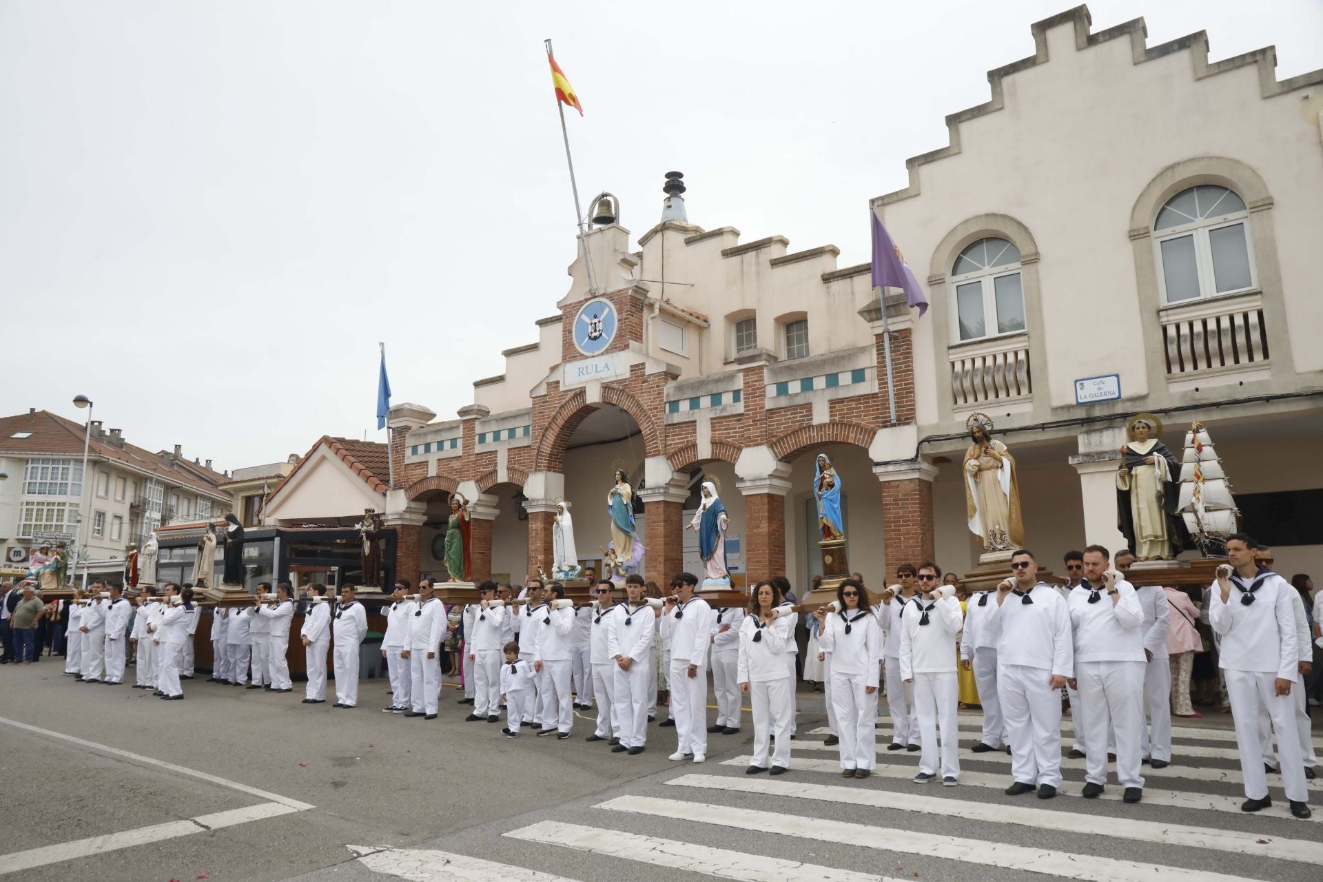 San Juan de la Arena celebra su procesión marinera, declarada de Interés Turístico