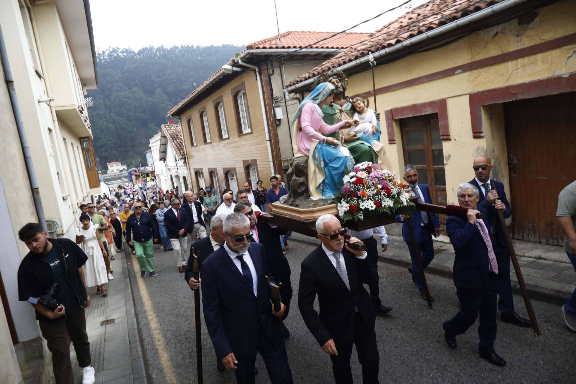 San Juan de la Arena celebra su procesión marinera, declarada de Interés Turístico