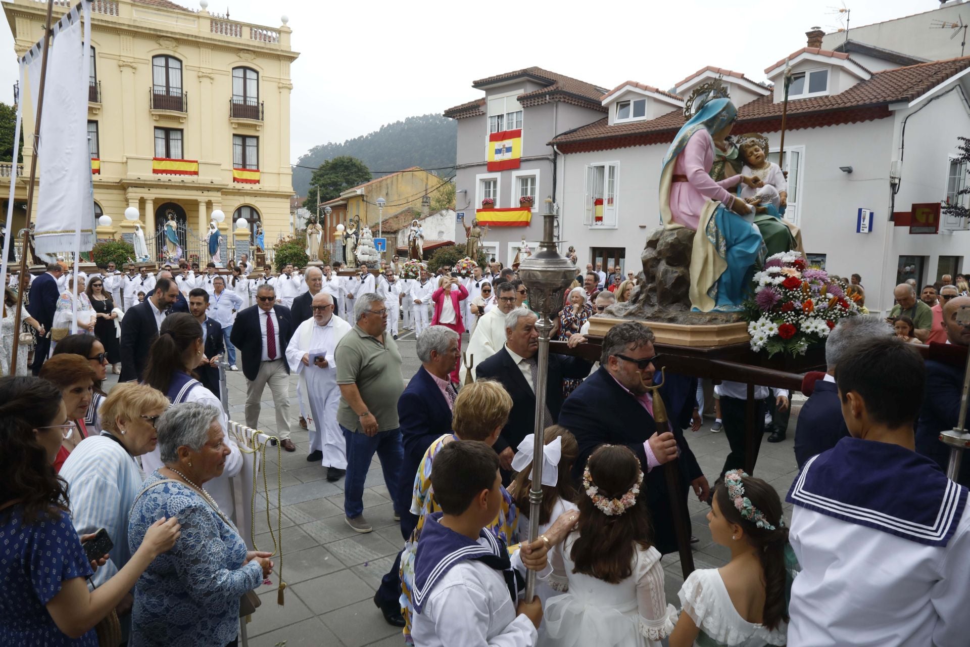 San Juan de la Arena celebra su procesión marinera, declarada de Interés Turístico