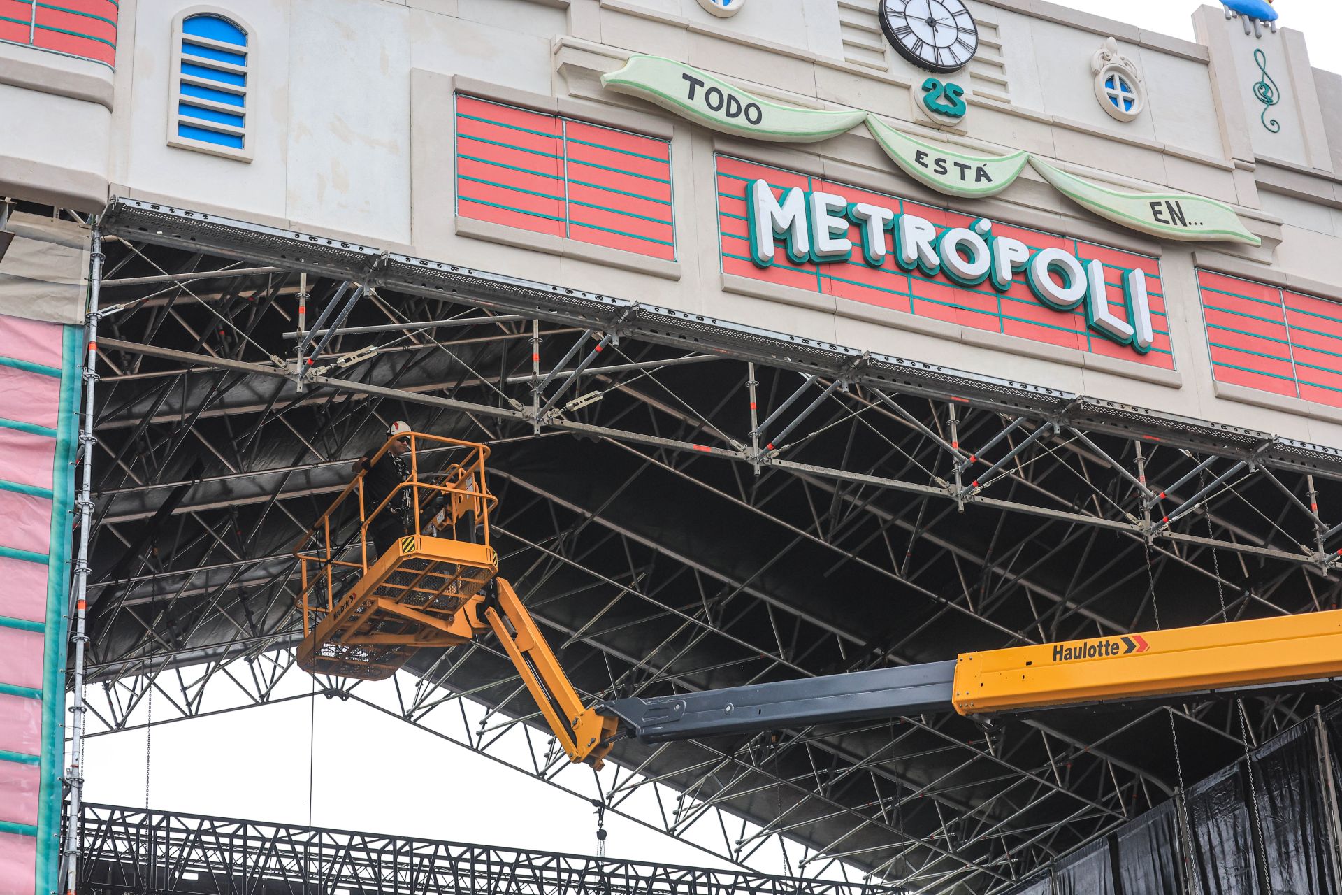 Así se prepara el festival Metrópoli de Gijón