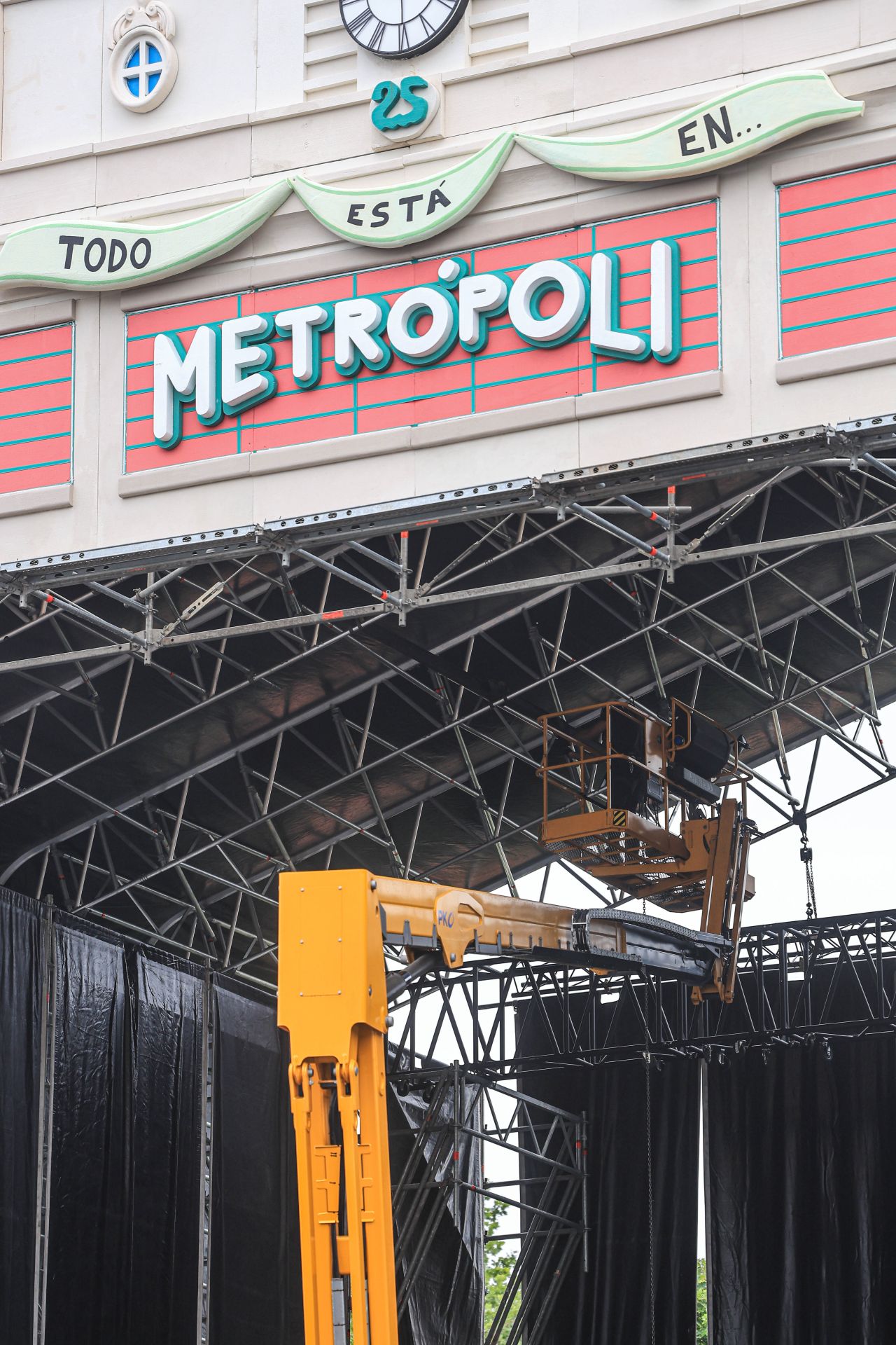 Así se prepara el festival Metrópoli de Gijón