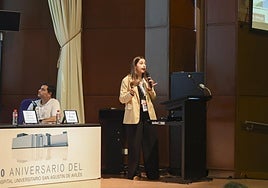 La psiquiatra Natalia Álvarez explica la evolución del programa Tranvía para adolescentes en Avilés.