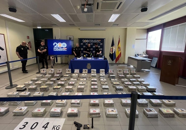 Toda la droga incaucatada: 304 kilos de cocaína.
