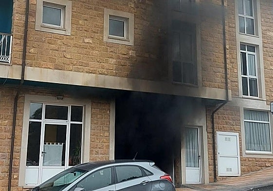 Desalojan un hotel de Cangas de Onís tras declararse un incendio en el garaje