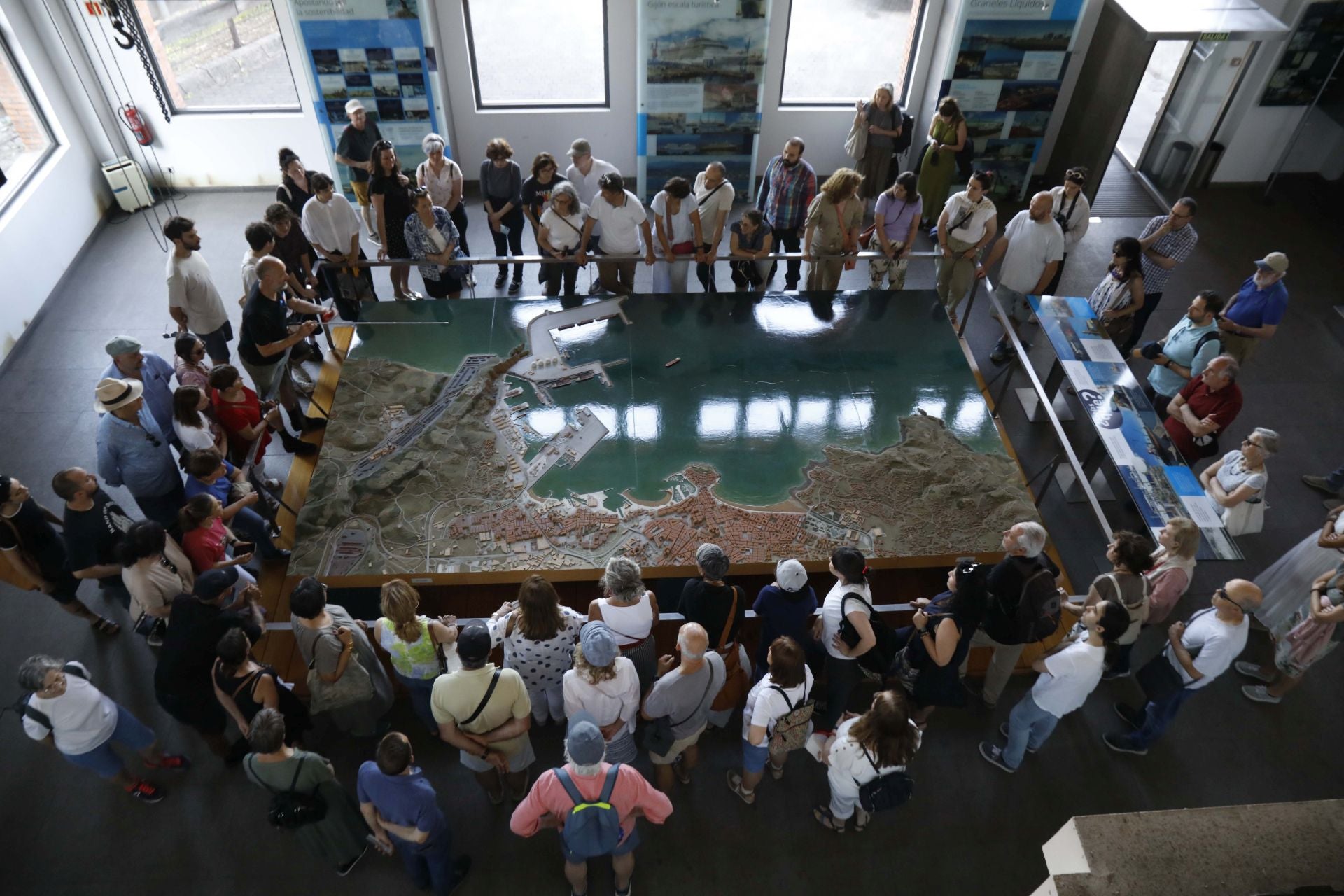 La antigua Central Eléctrica acoge una impresionante maqueta del Puerto y de la ciudad.