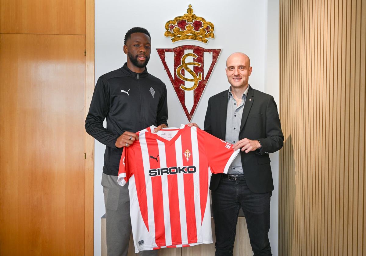 Kembo, con David Guerra, tras la firma del nuevo contrato.