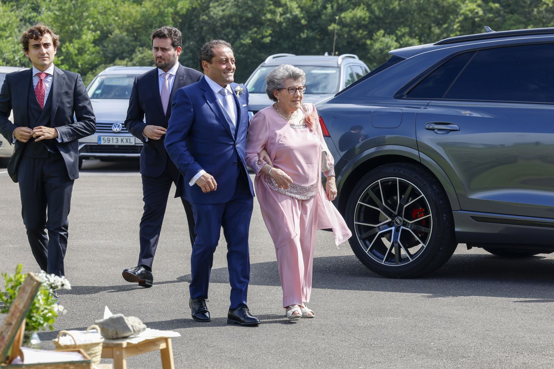 La familia sidrera se reunió en torno a la boda de Víctor &#039;Chaflán&#039; en Gijón