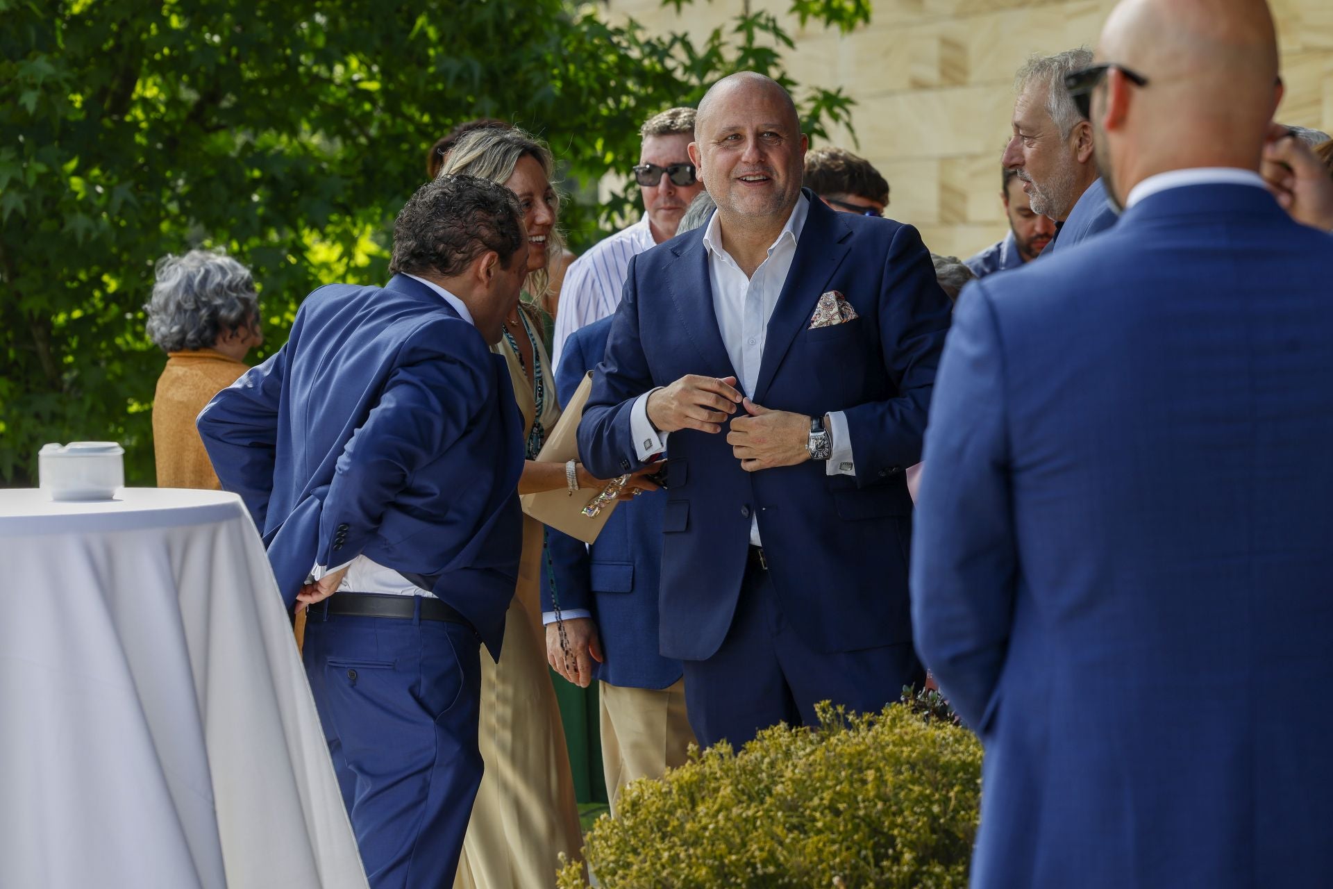 La familia sidrera se reunió en torno a la boda de Víctor &#039;Chaflán&#039; en Gijón