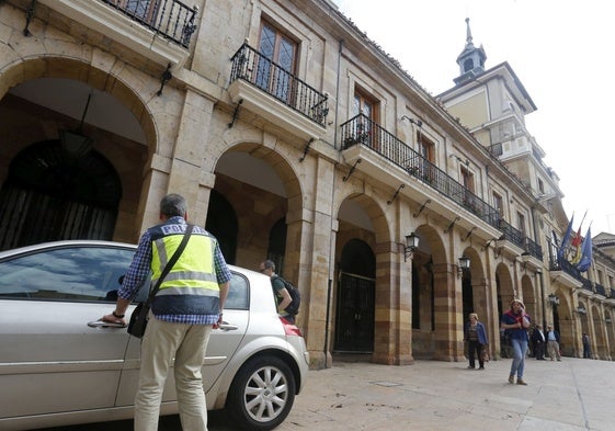 La oposición pide paralizar los procesos selectivos de la Policía Local de Oviedo