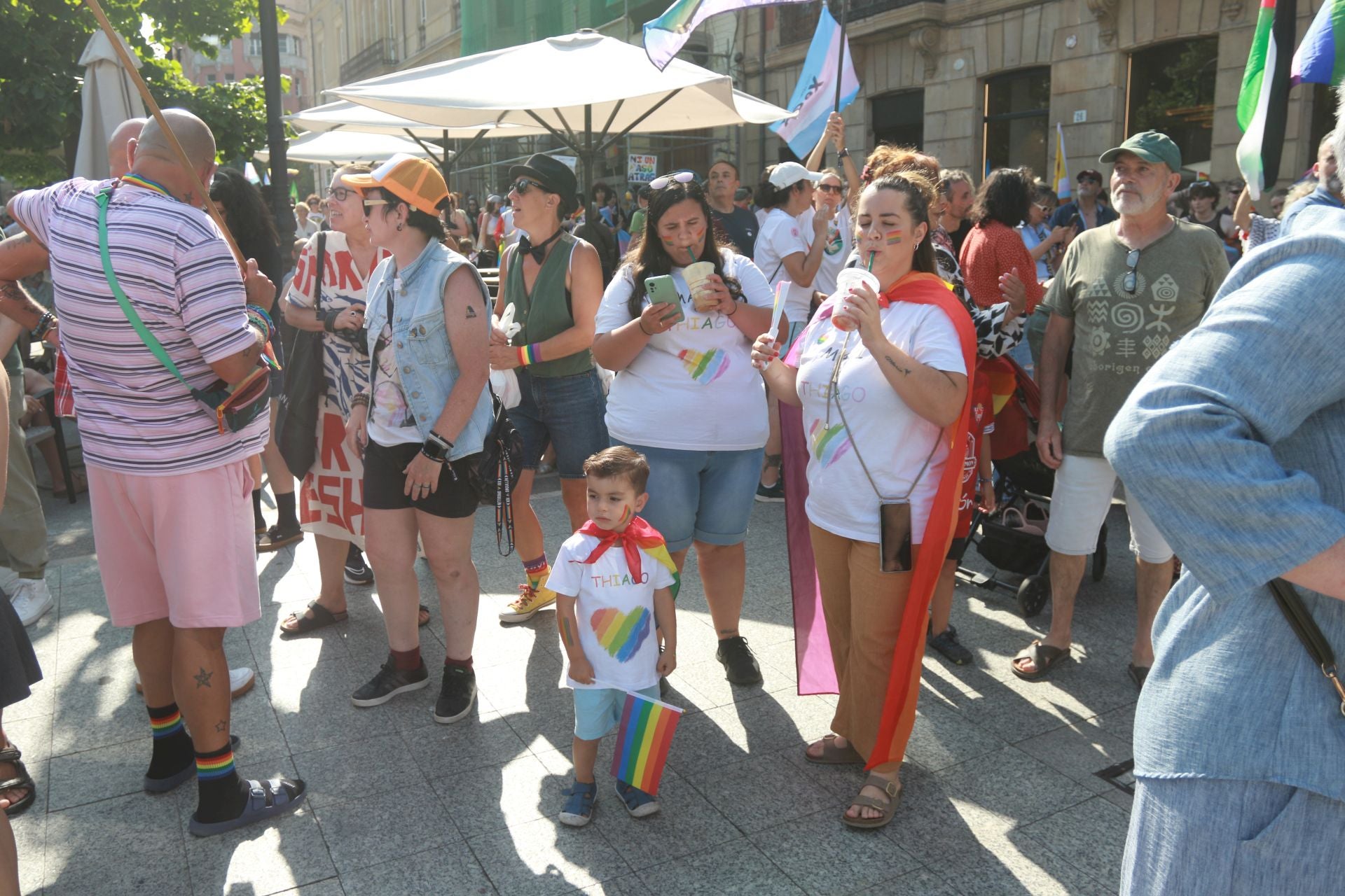 Fotos: Multitudinaria manifestación por los derechos LGTBIQ+, en Gijón