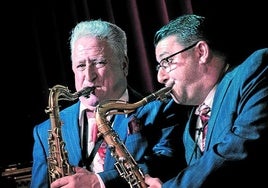 Los saxofonista Ray Gelato y Enric Peidro, en el Fifty-Fifty de Avilés