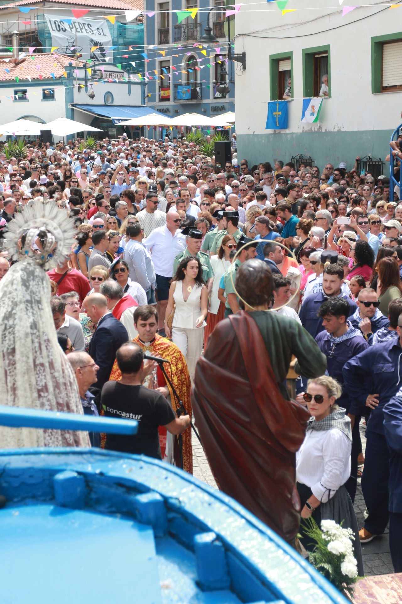 Cudillero vive una Amuravela multitudinaria por San Pedro