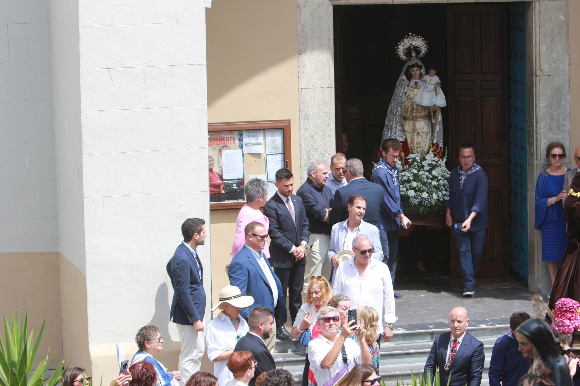 Cudillero vive una Amuravela multitudinaria por San Pedro