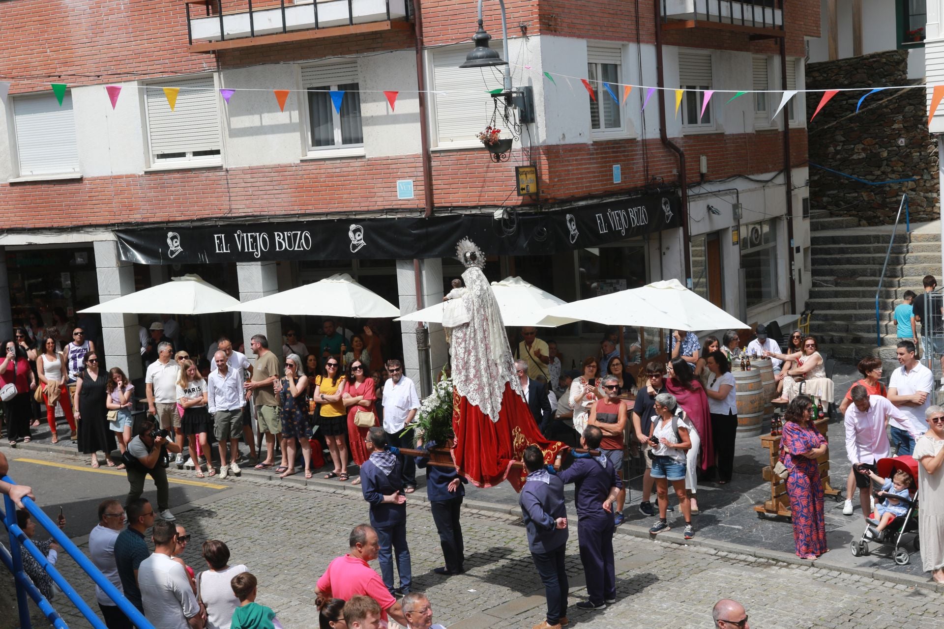 Cudillero vive una Amuravela multitudinaria por San Pedro