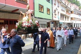 Cudillero vive una Amuravela multitudinaria por San Pedro