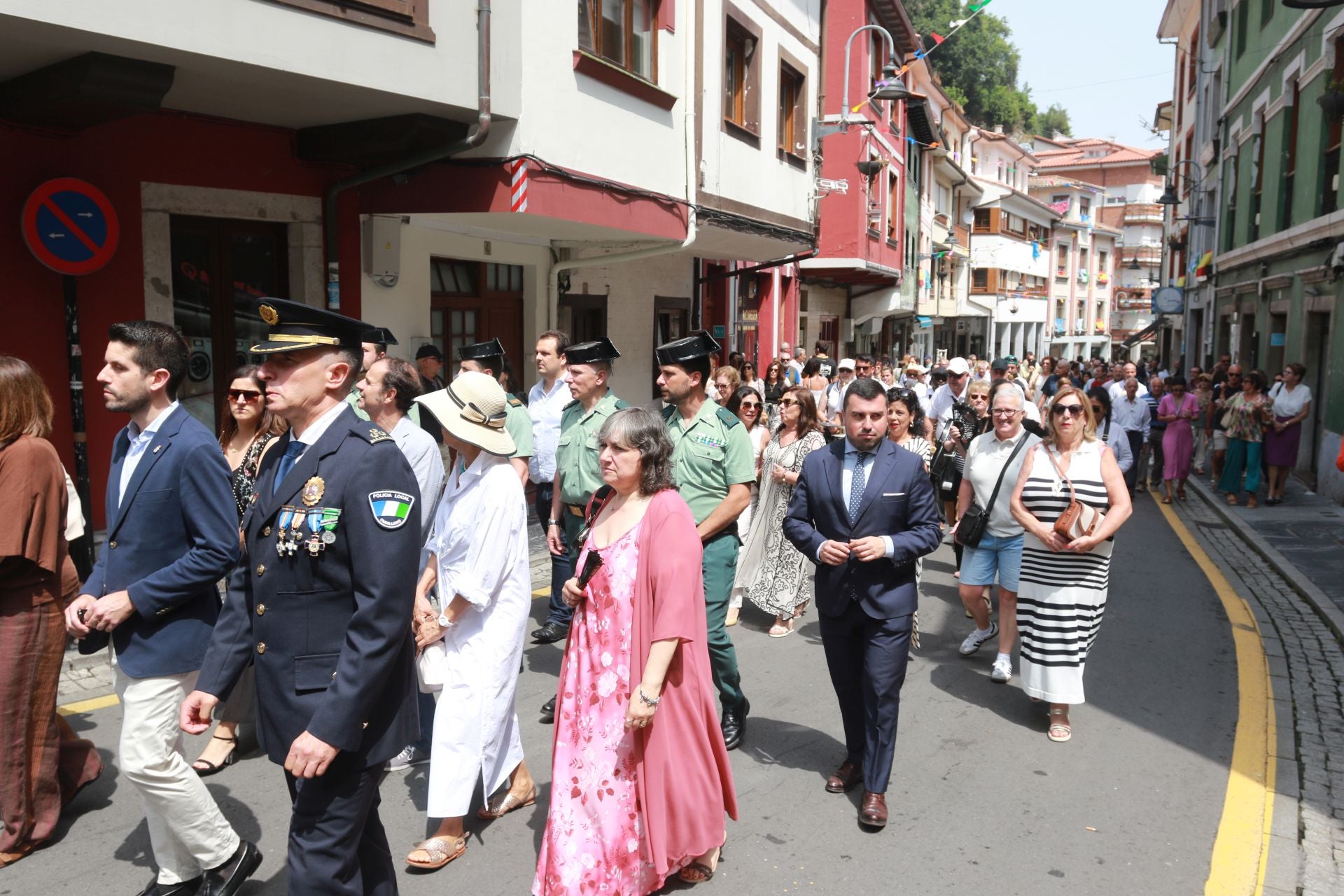 Cudillero vive una Amuravela multitudinaria por San Pedro