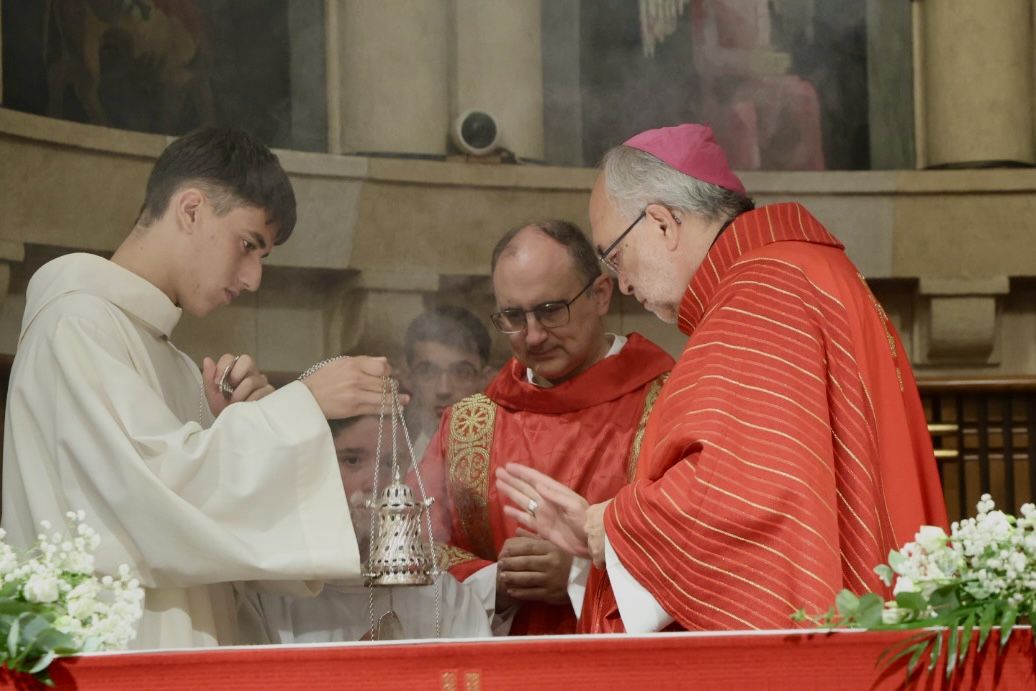 Gijón se rinde a San Pedro