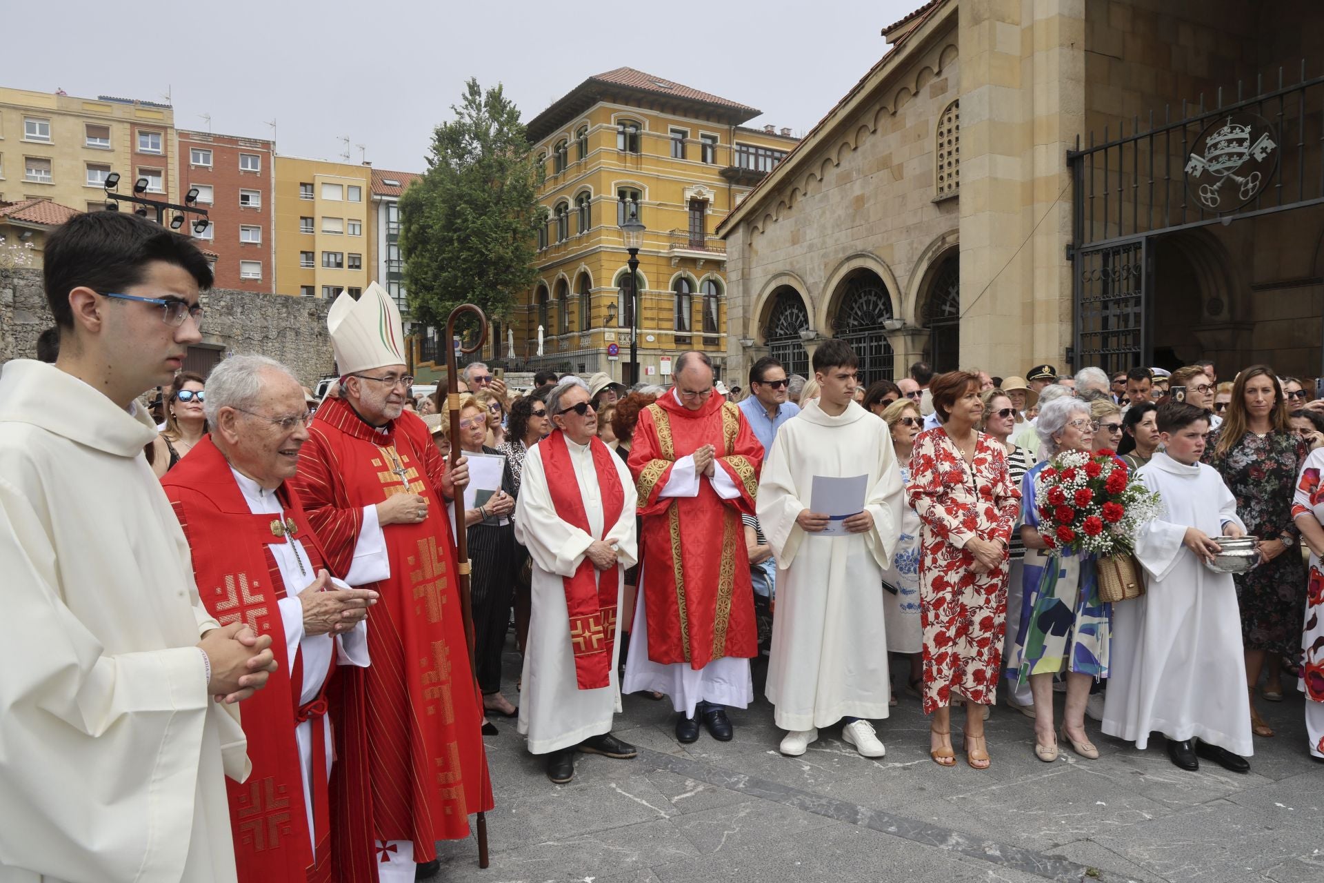 Gijón se rinde a San Pedro