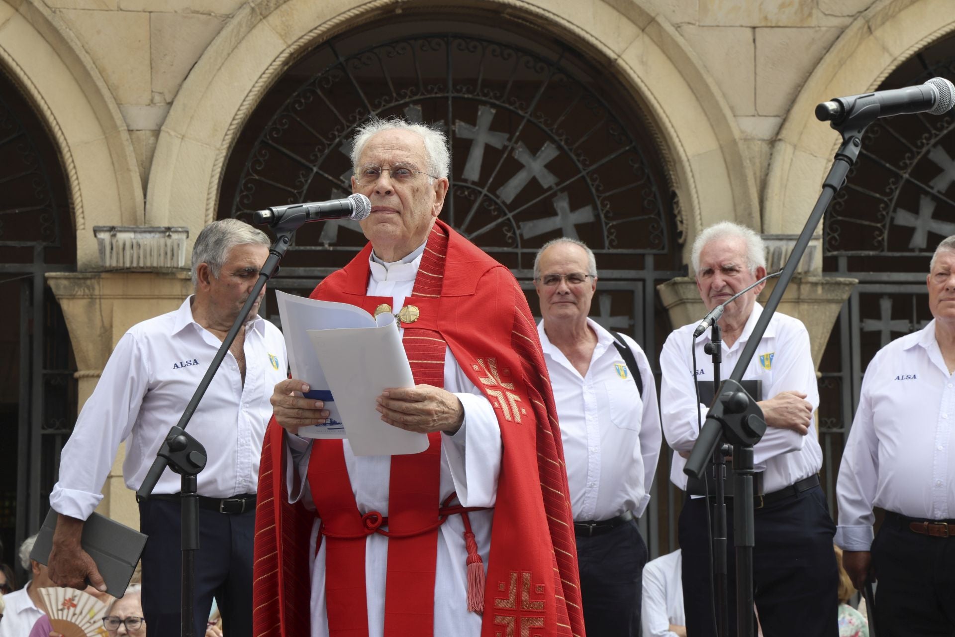 Gijón se rinde a San Pedro