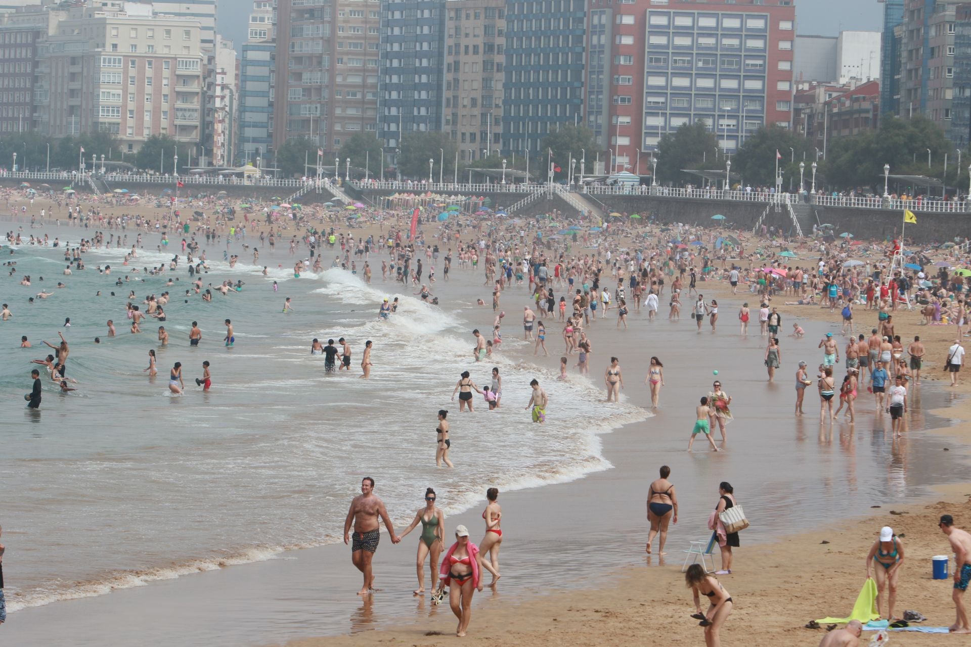 Domingo de agobiante calor: Asturias supera los 36 grados