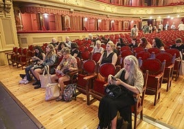 La bailarina María Pagés, en primer plano, imparte un curso para la Academia de las Artes Escénicas.