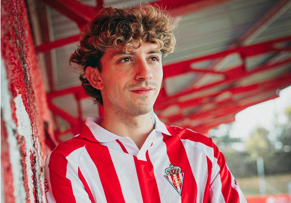 Gelabert, en una imagen promocional con el Sporting.