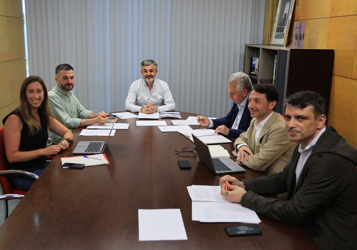 El consejero de Movilidad, Alejandro Calvo, presidió este lunes la junta de accionistas de la ZALIA.