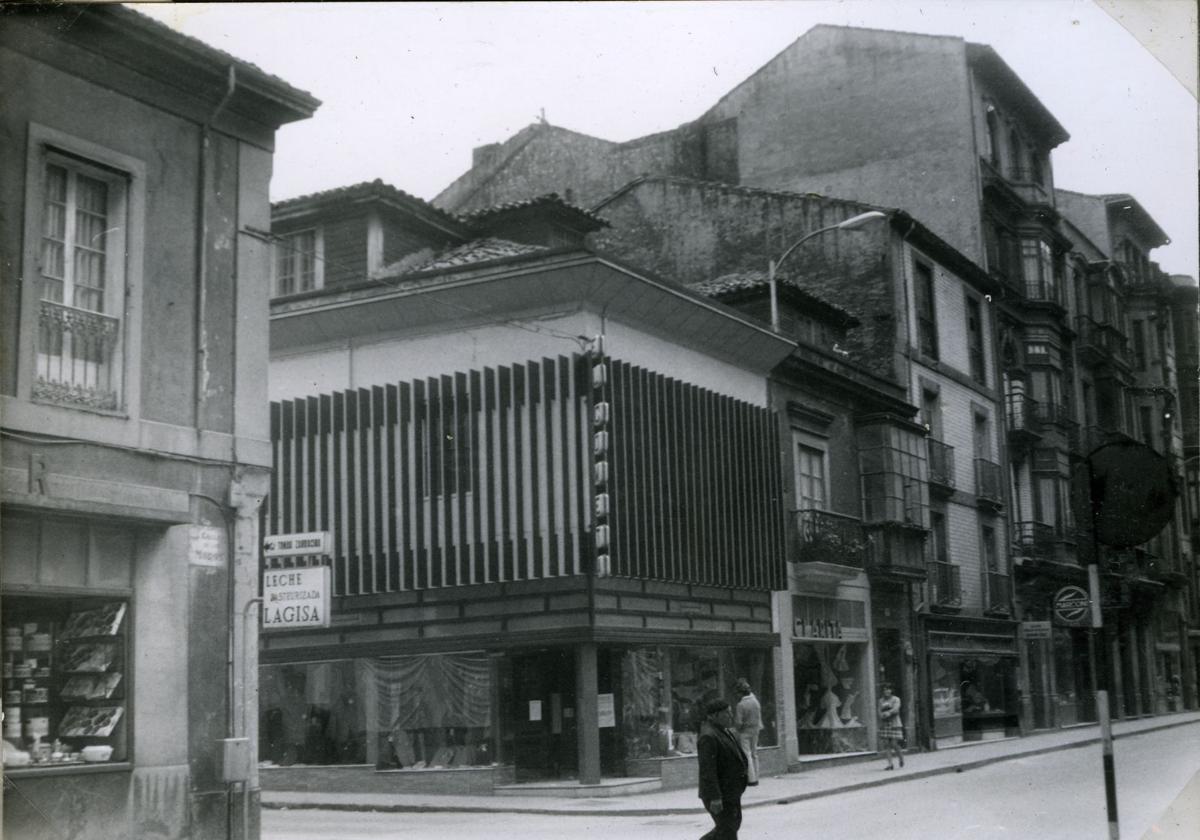 1969. Ferretería Miyar, El Cometa y Clarita.