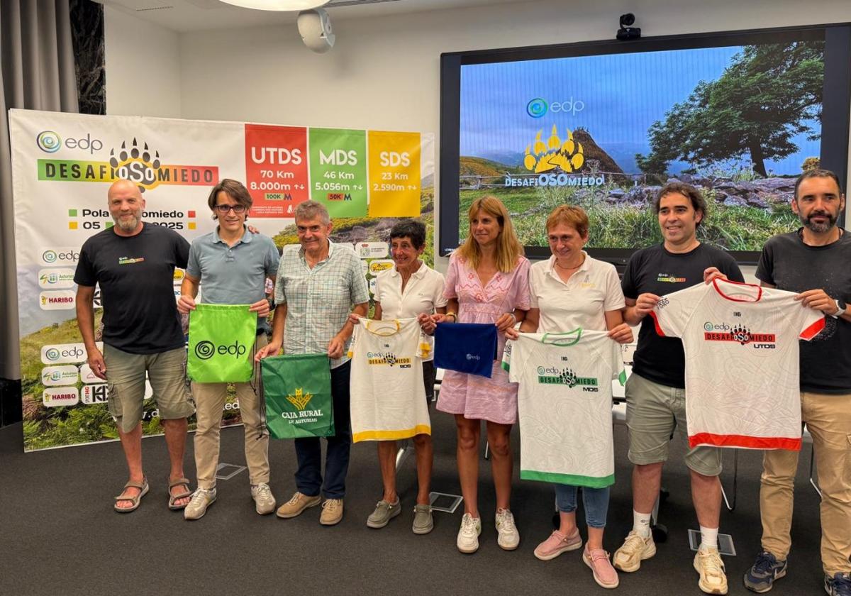 Gobitu Bode, Víctor Parajón Álvarez, Belarmino Fernández, Ana Cristina Aguado, Lorena Fanjul,Tensi Miyares, Javi Peláez y Luis Fernando Alonso, durante la presentación de la prueba.