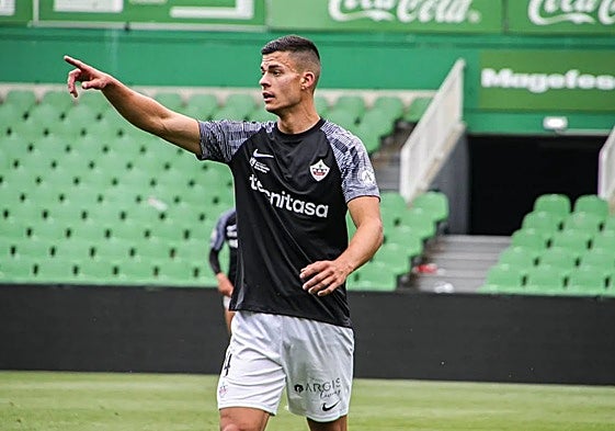 Luis Pareja jugó en Segunda RFEF con el Sanse.