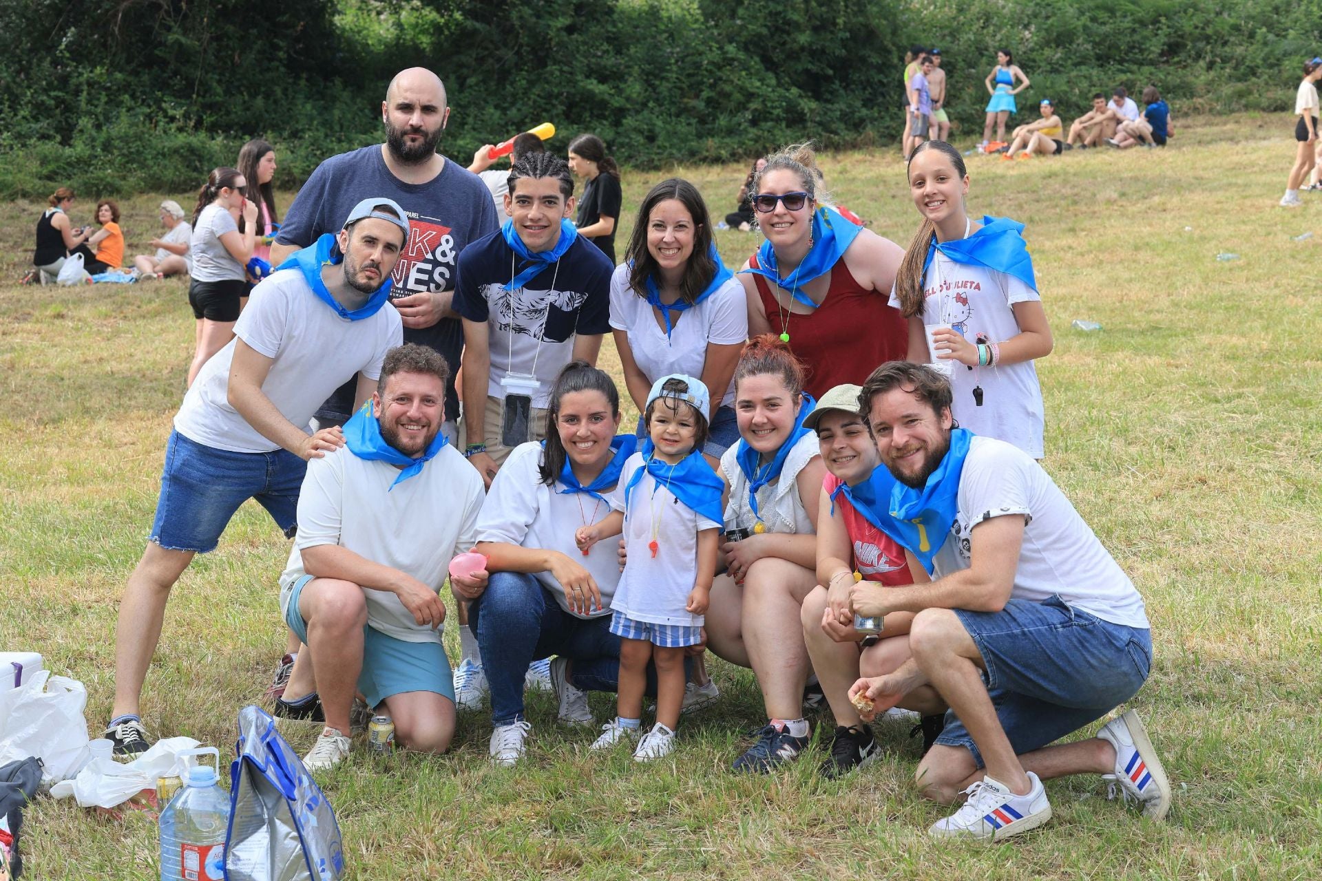 Jira y fiesta de la espuma para despedir a San Pedro en La Felguera