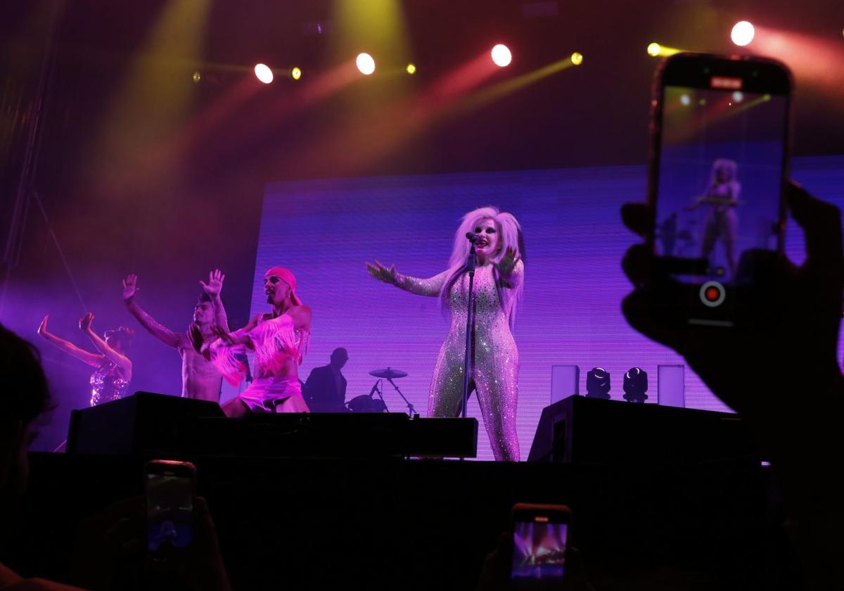 Fangoria llenó el recinto ferial con un concierto que repasó sus grandes temas y no defraudó a sus admiradores.