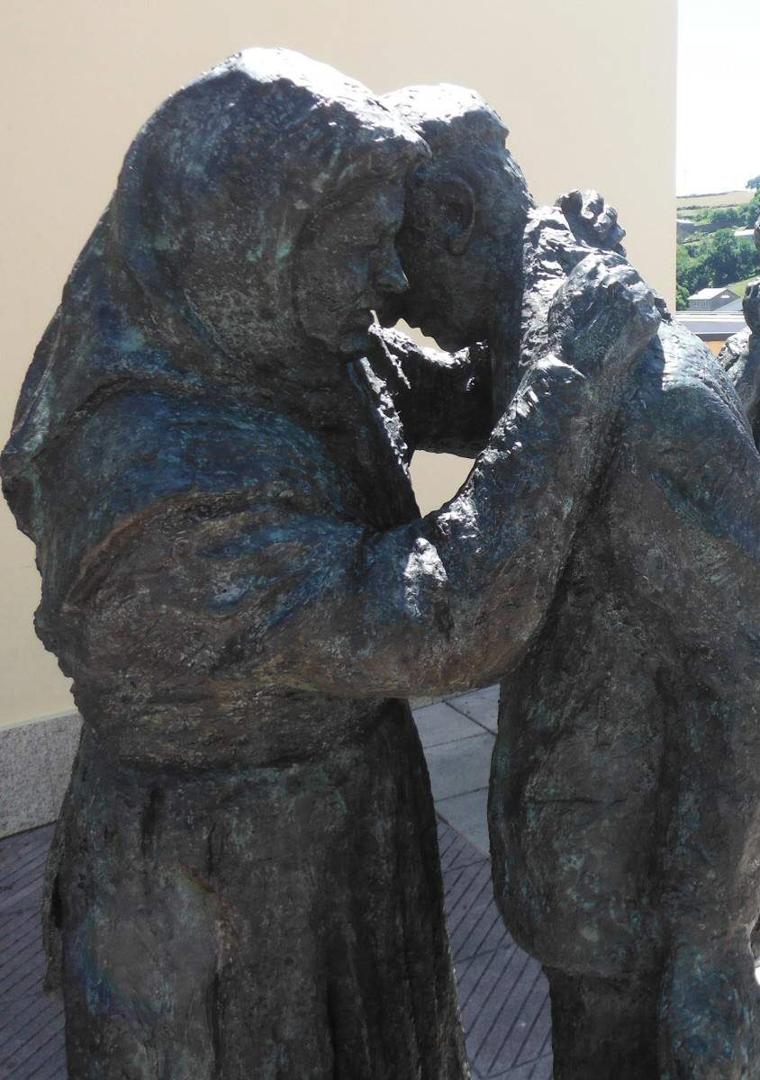 Imagen - Detalle del Monumento a la Emigración Asturiana de Boal.
