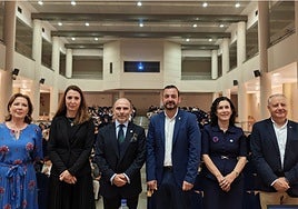 María Mercedes Fernández Arévalo, Cristina González Morán, Ignacio Villaverde, Manuel Ángel Álvarez, Irene Díaz y Ángel Martín, en el campus de Mieres.